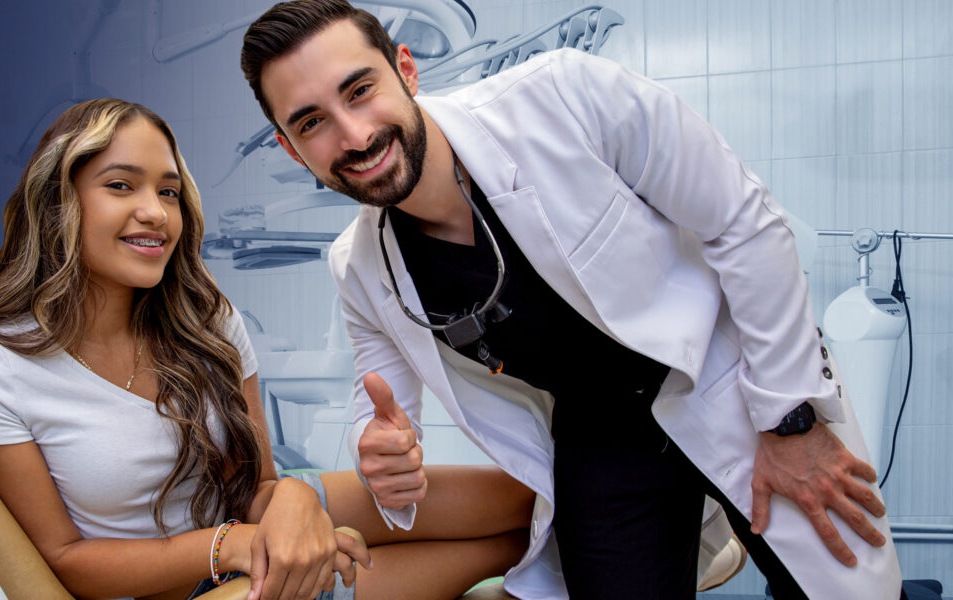 testimonial op Happy Girl With Doctor